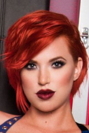 et billede af Mistress Maia McQueen