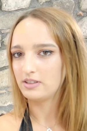 et billede af Anna Khara