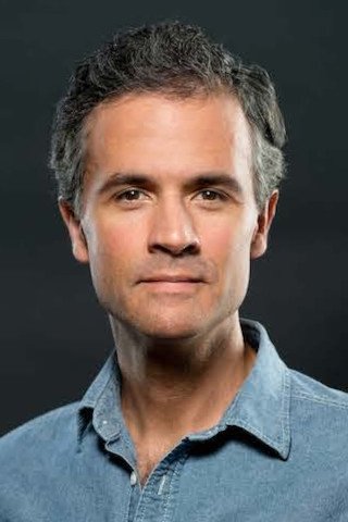 et billede af Anthony Estrella