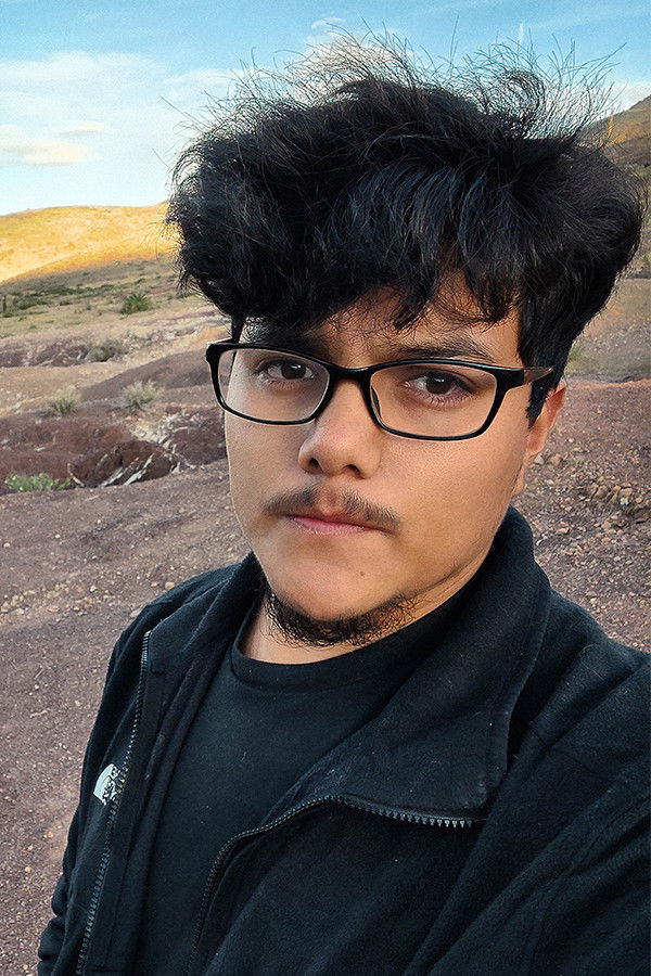 et billede af Javier H. Hernandez