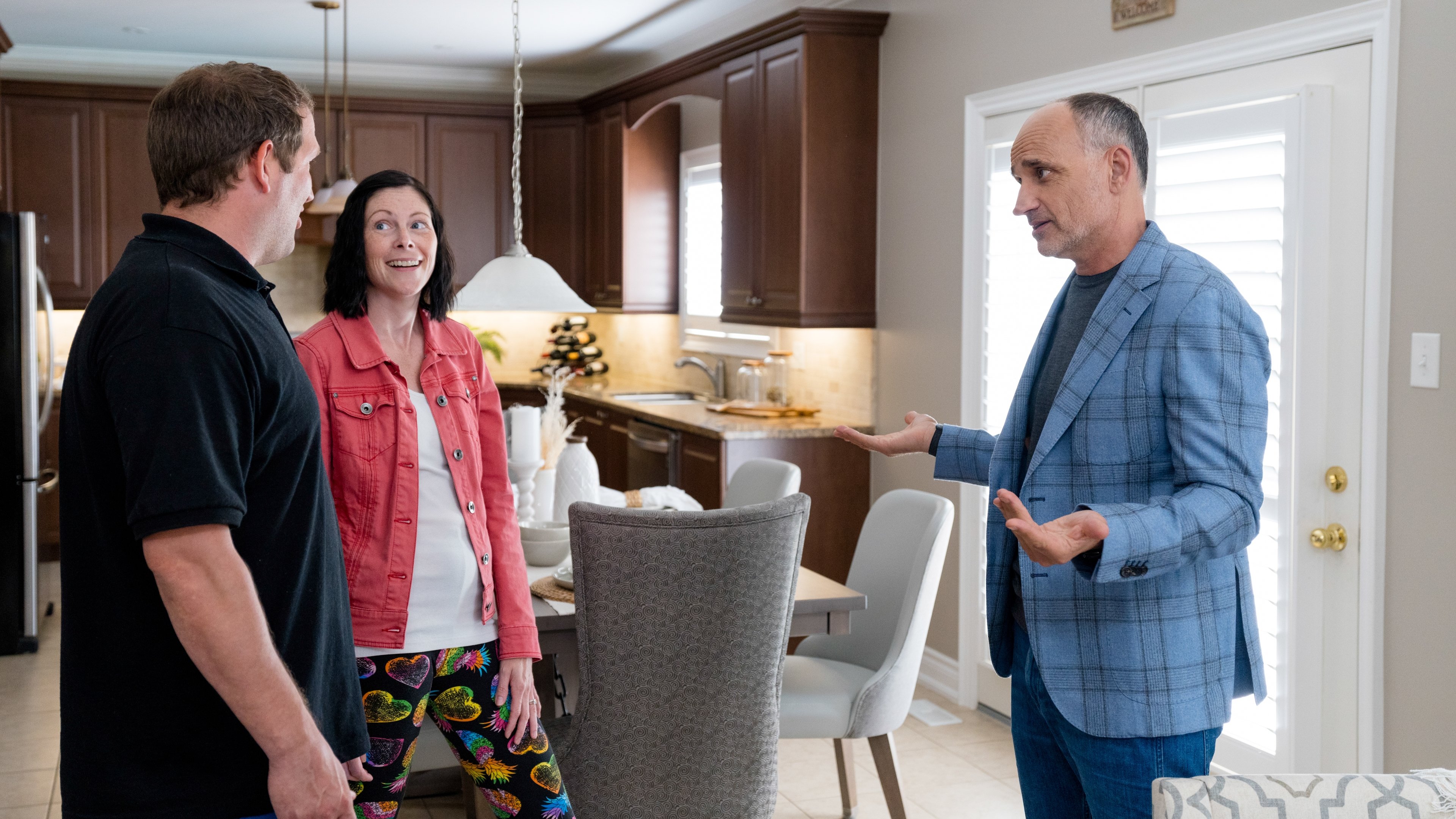 Love It or List It - Season 20 Episode 4 : Home Sweet Overcrowded Home