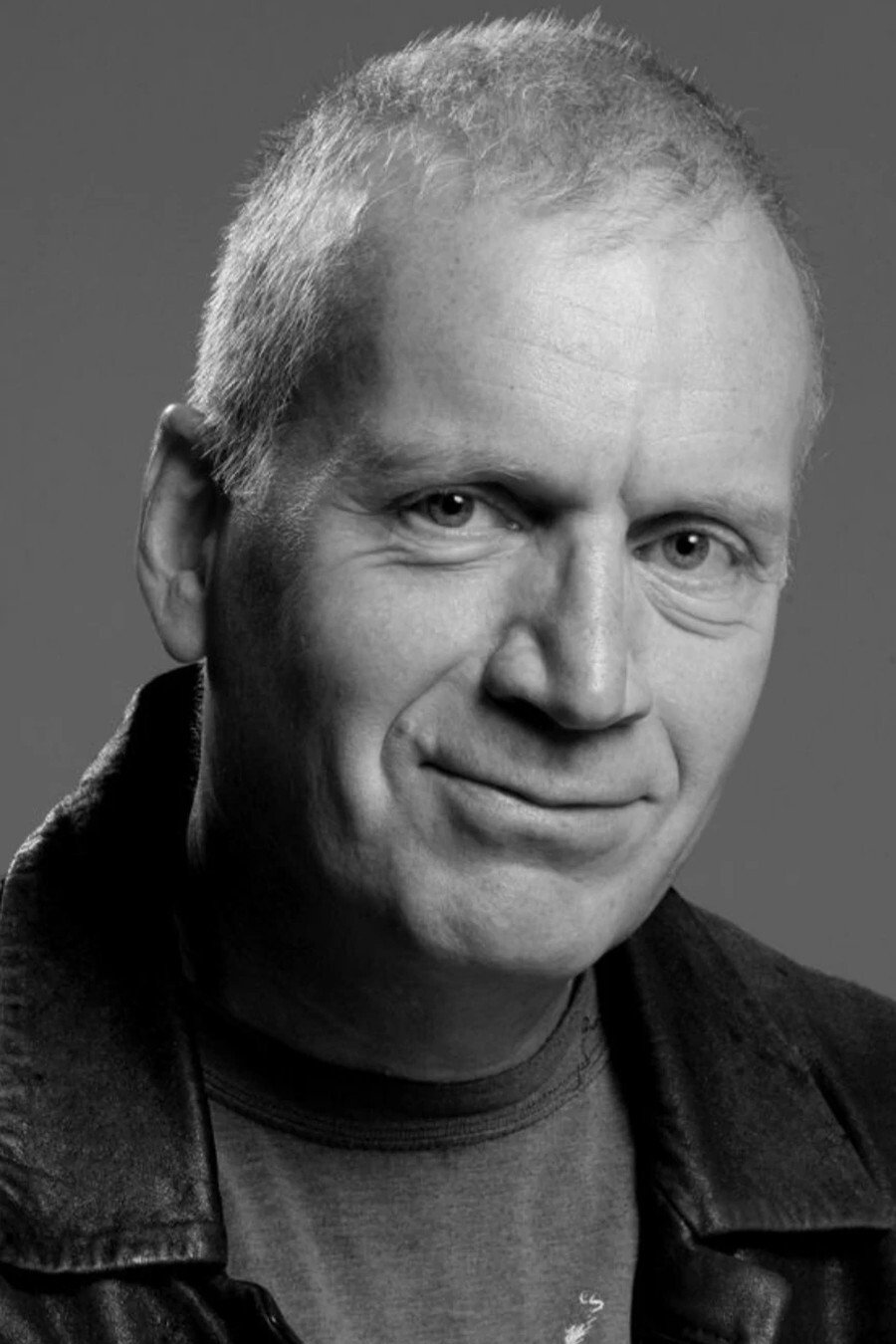 et billede af John Graham Davies