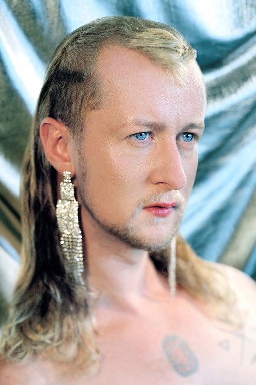 et billede af Colin Self