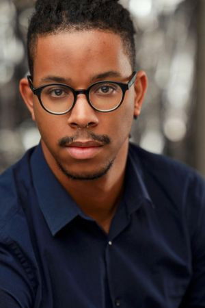 et billede af Apollo Pierce