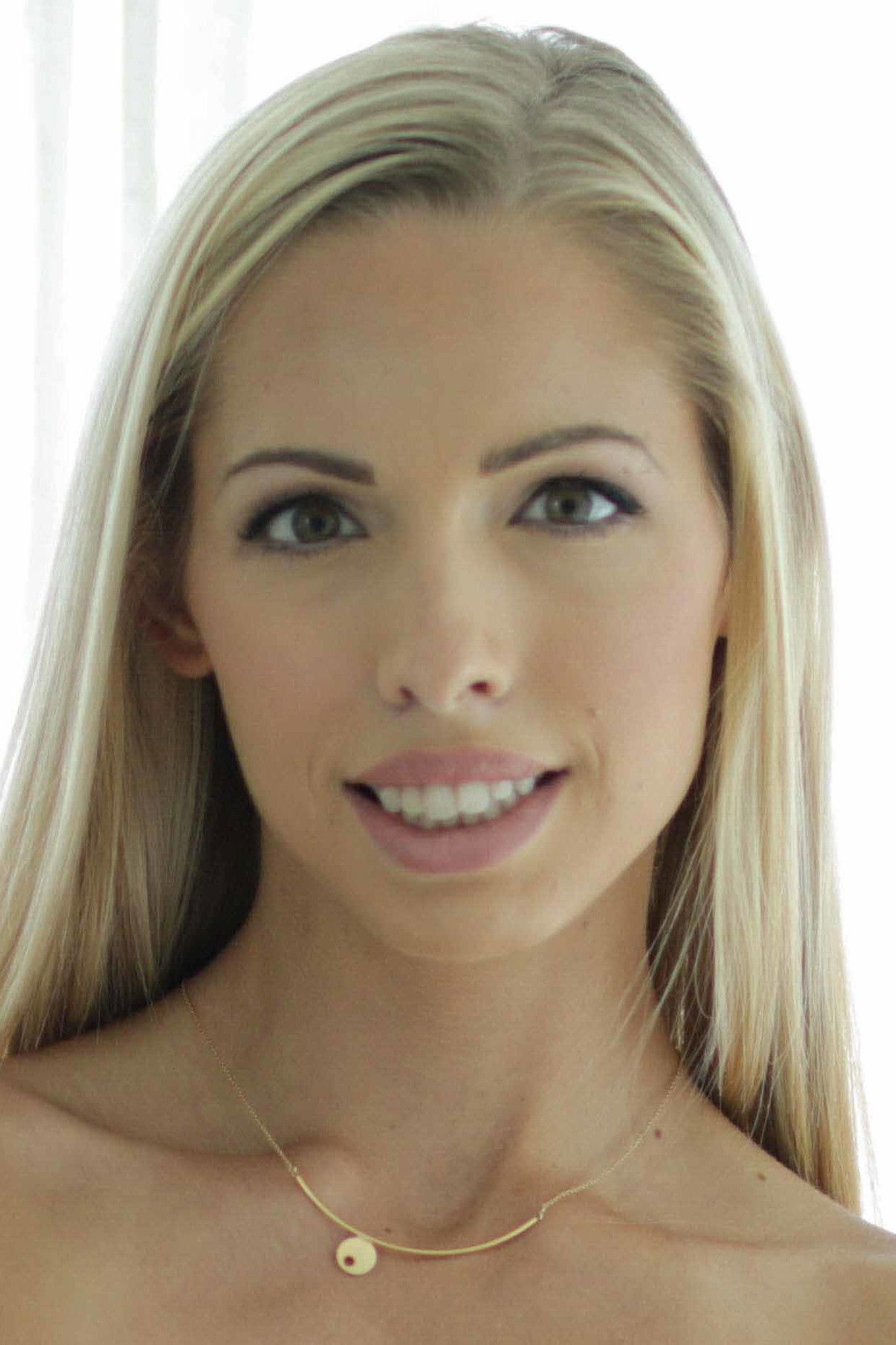 et billede af Brooke Logan