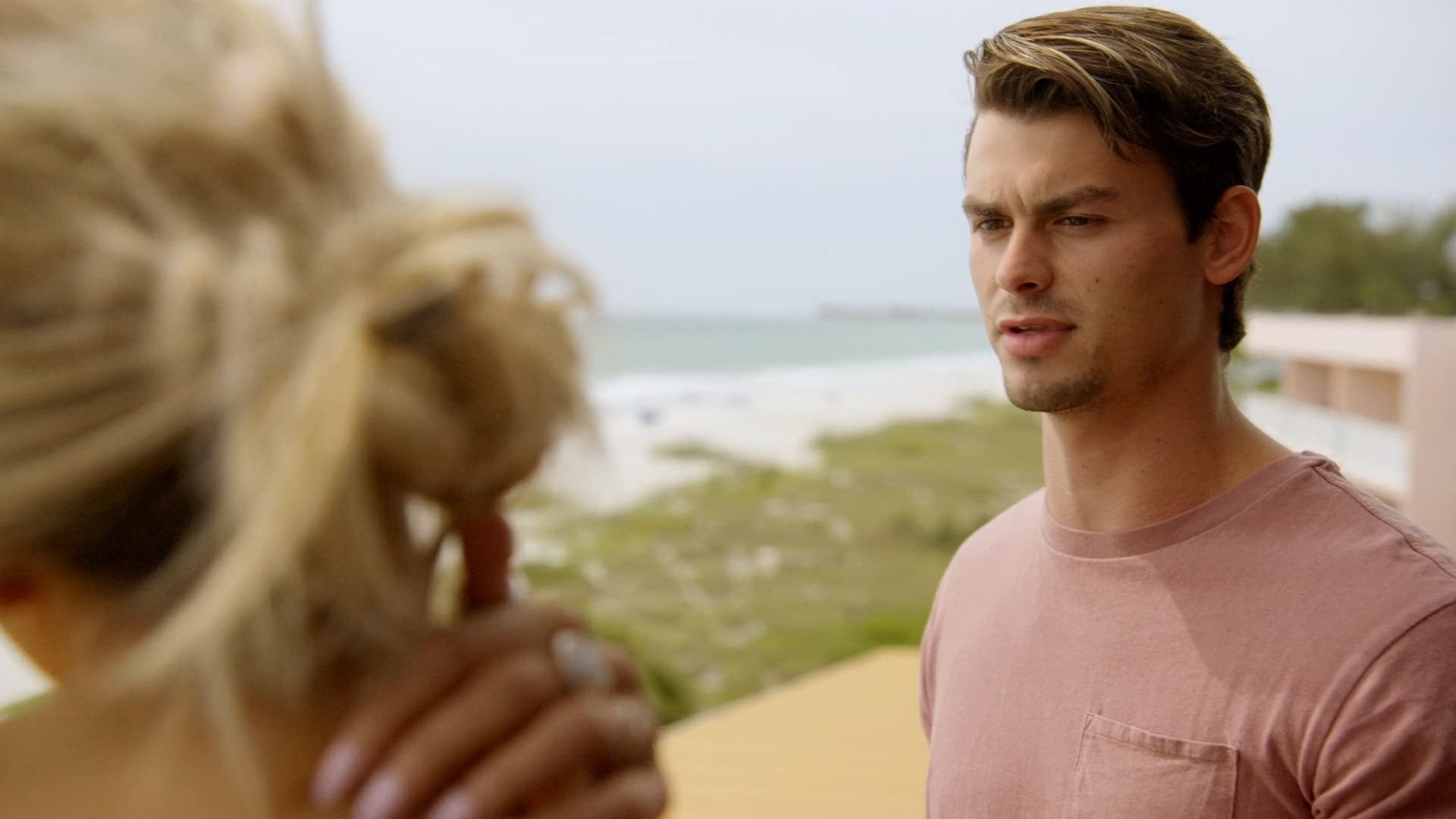 Watch Siesta Key - Season 3 Episode 2 : New Man, Who Dis? 