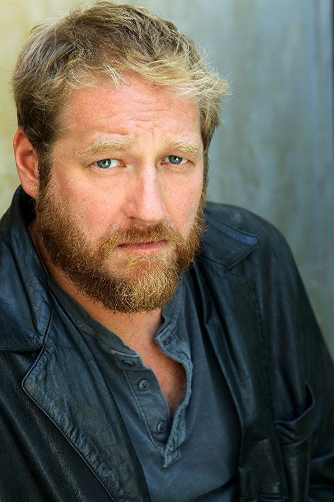 et billede af Jayson Gladstone