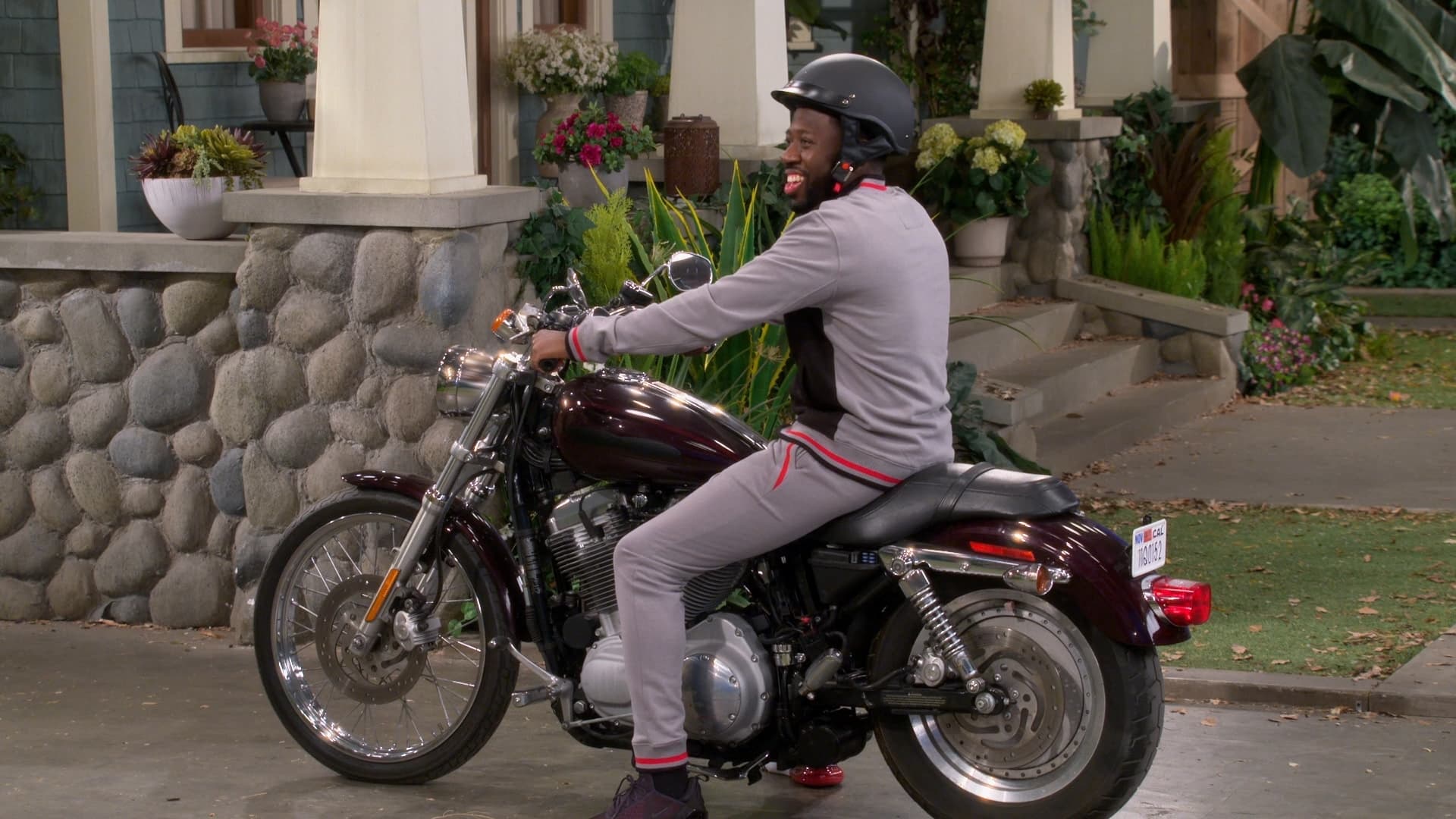 The Neighborhood Season 3 :Episode 7  Welcome to the Motorcycle