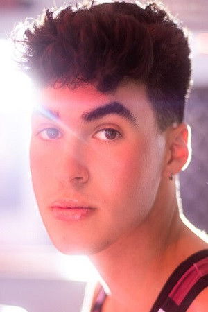 et billede af Dante Clark