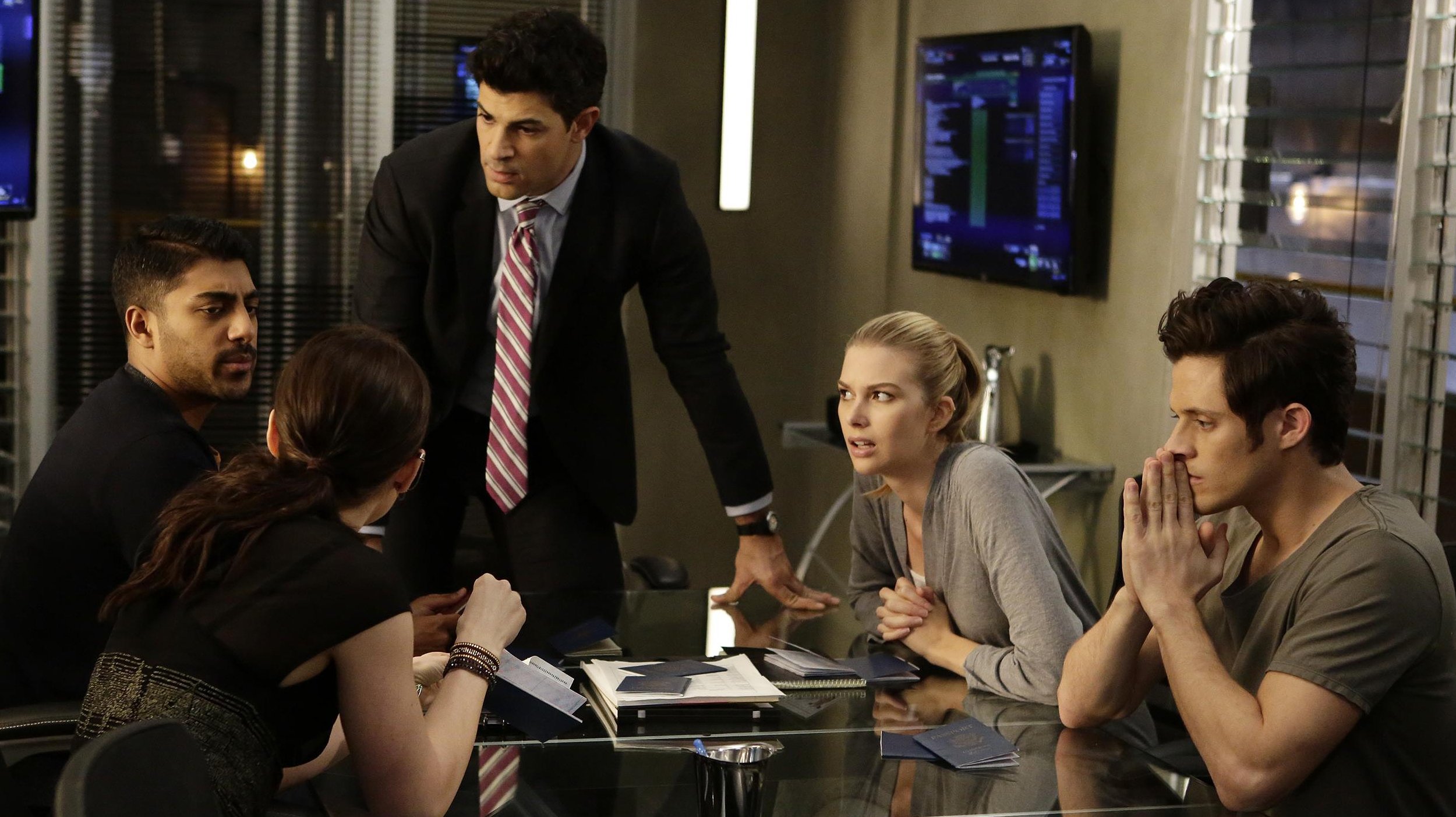 Gledate Stitchers Sezona 2 Epizoda 8 online sa prevodom na Play Online. 