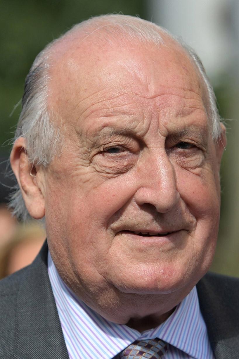 et billede af John Hall