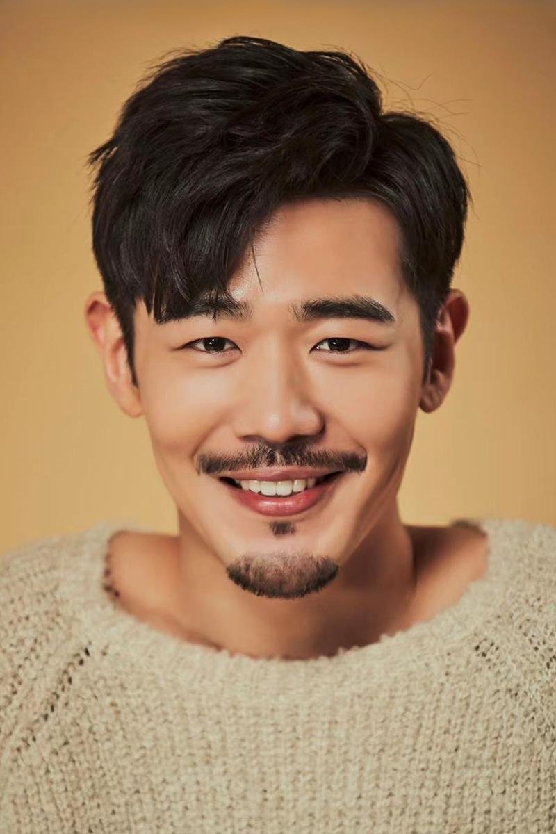 et billede af Angus Yang