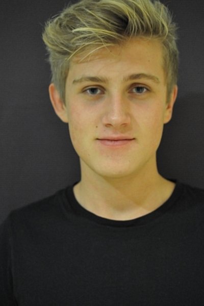 Johan Sömnes as Andreas