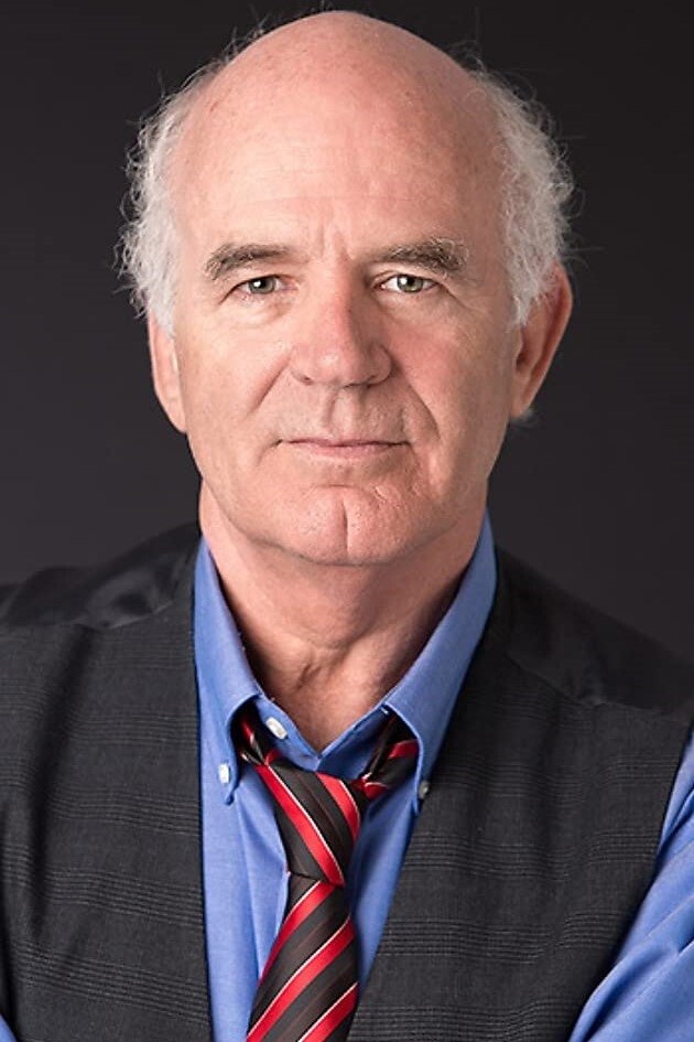 et billede af Hugh Maguire