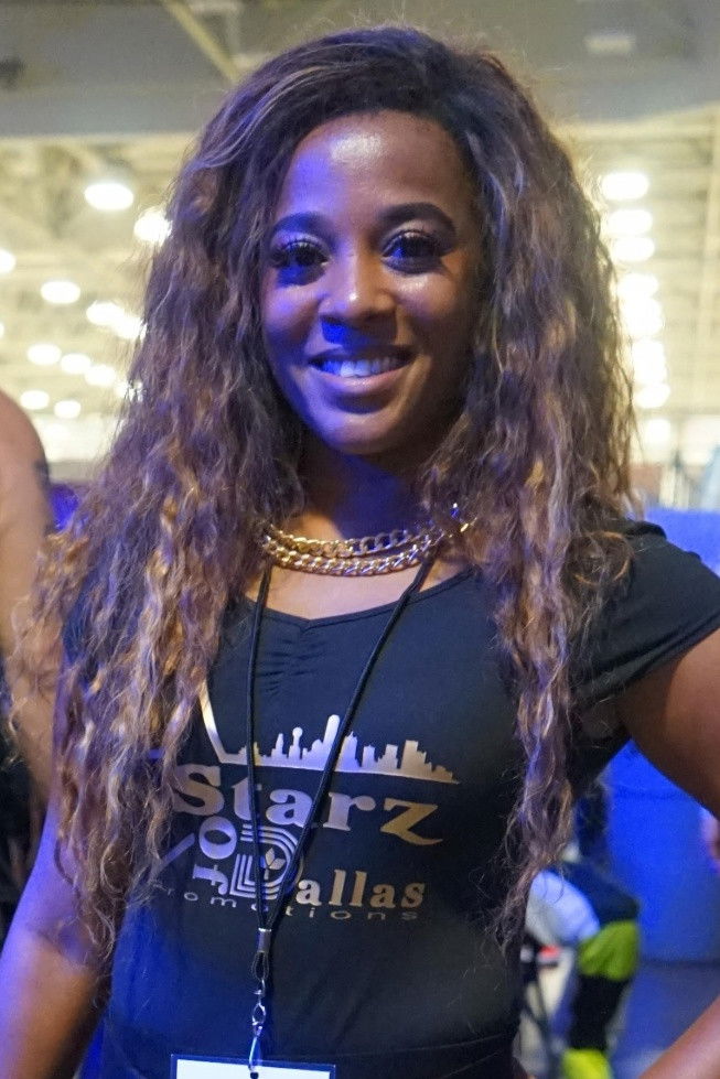 et billede af Akira Michele Perkins