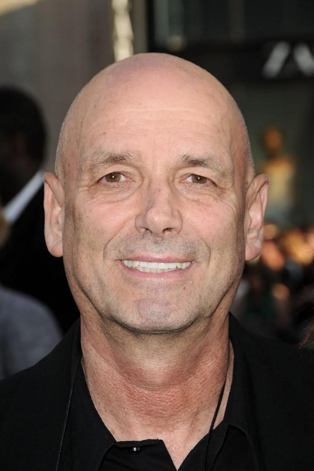 et billede af Martin Campbell