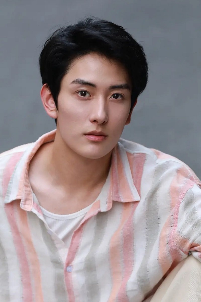 Zhu Liangqi's picture in the cast