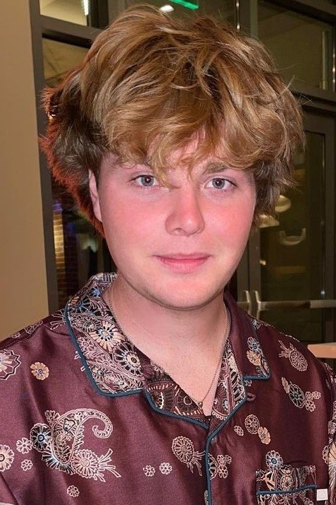 Alex Warren's picture in the cast