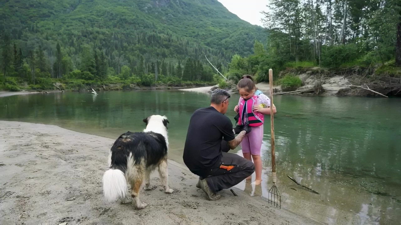 Life Below Zero: First Alaskans S03E19 backdrop