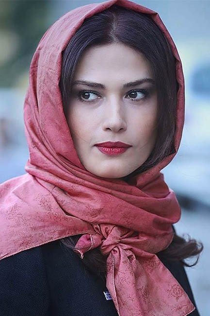 et billede af Ladan Mostoufi