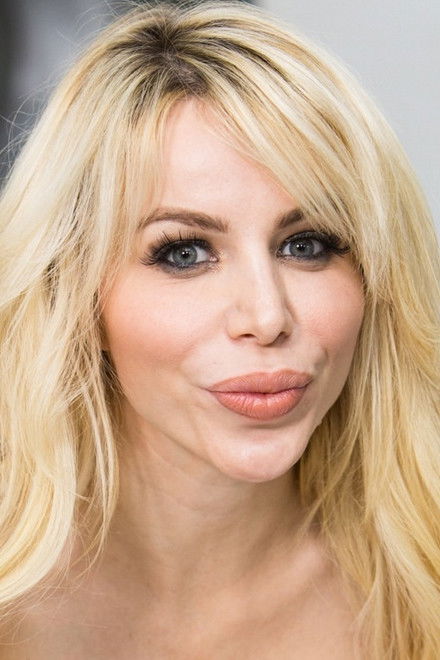 et billede af Danielle Derek