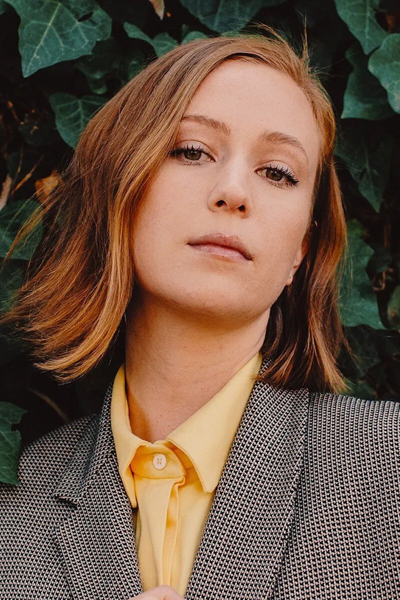 et billede af Hannah Einbinder