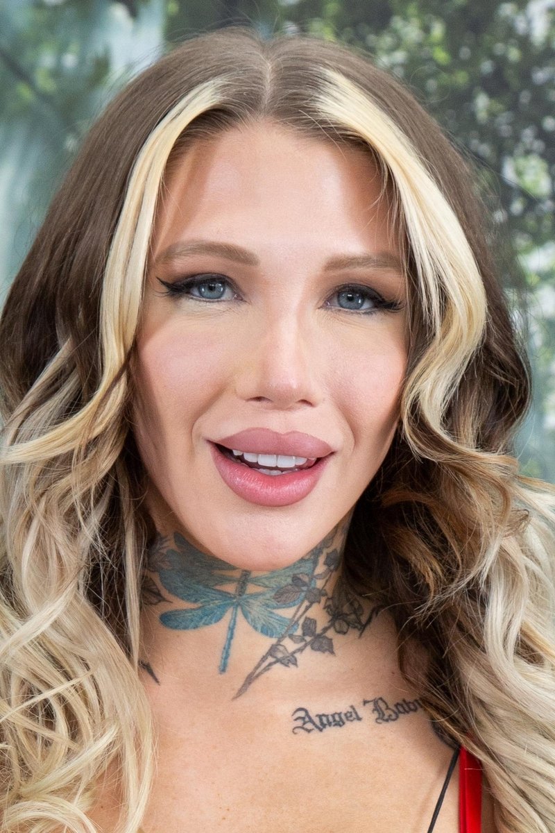 et billede af Ava Stone