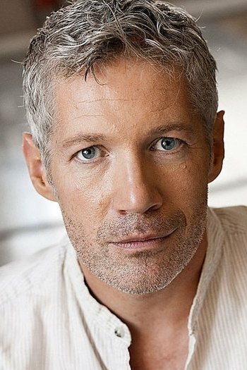 et billede af Jonathan Thomson