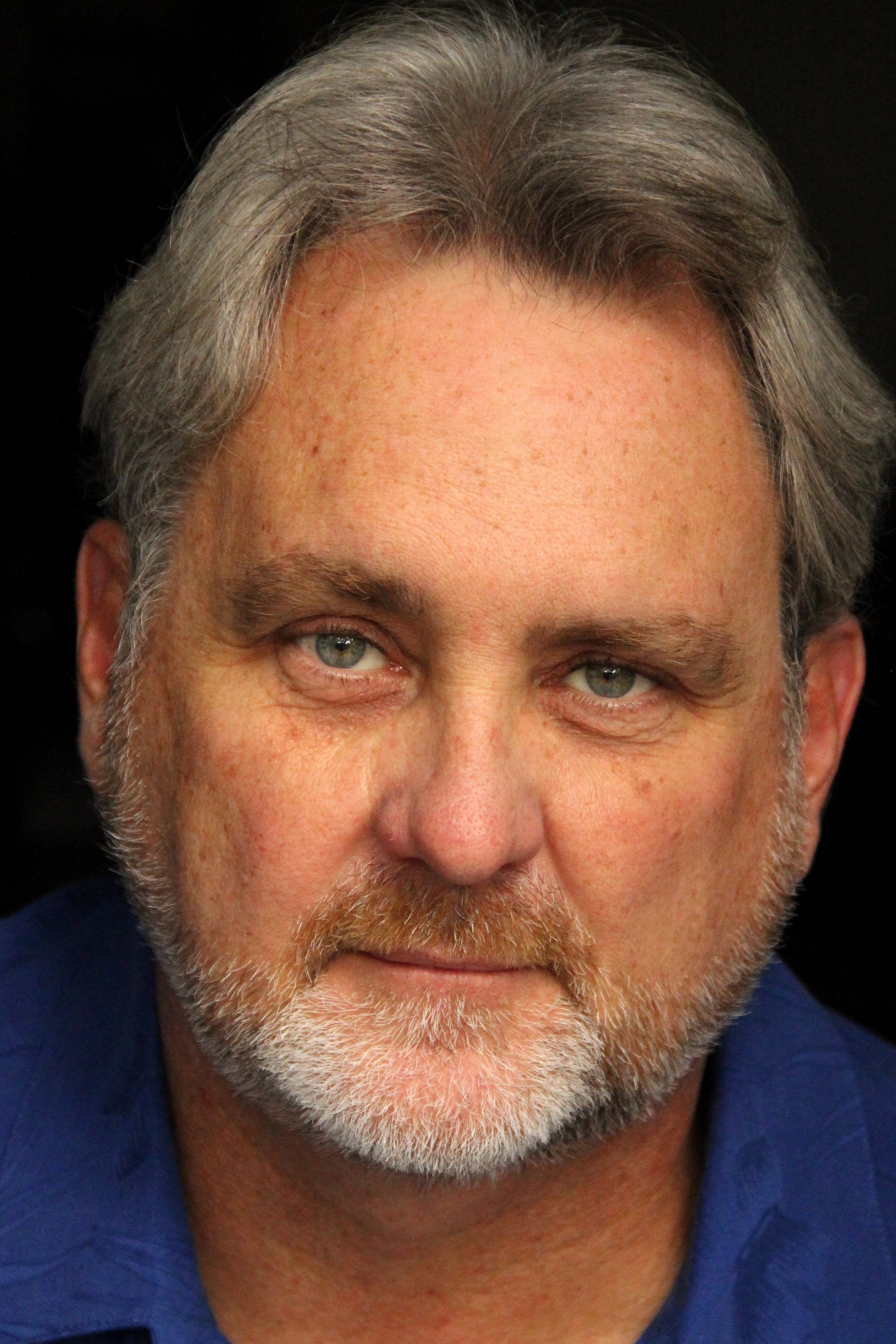 et billede af Beau Holden