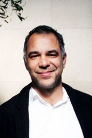 et billede af Demis Herenger