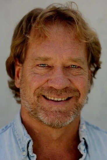 et billede af Dennis Hayden