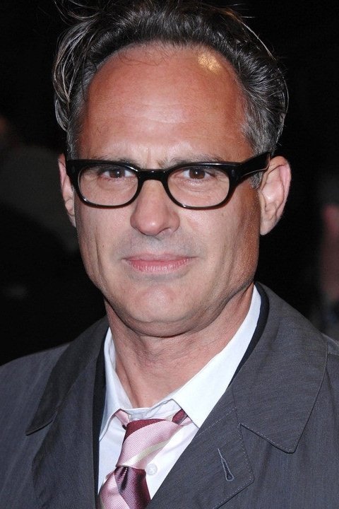 et billede af Stephen Surjik