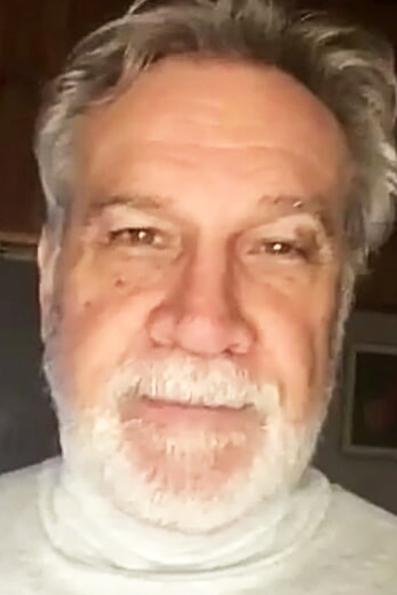 Carlos Mena's picture in the cast