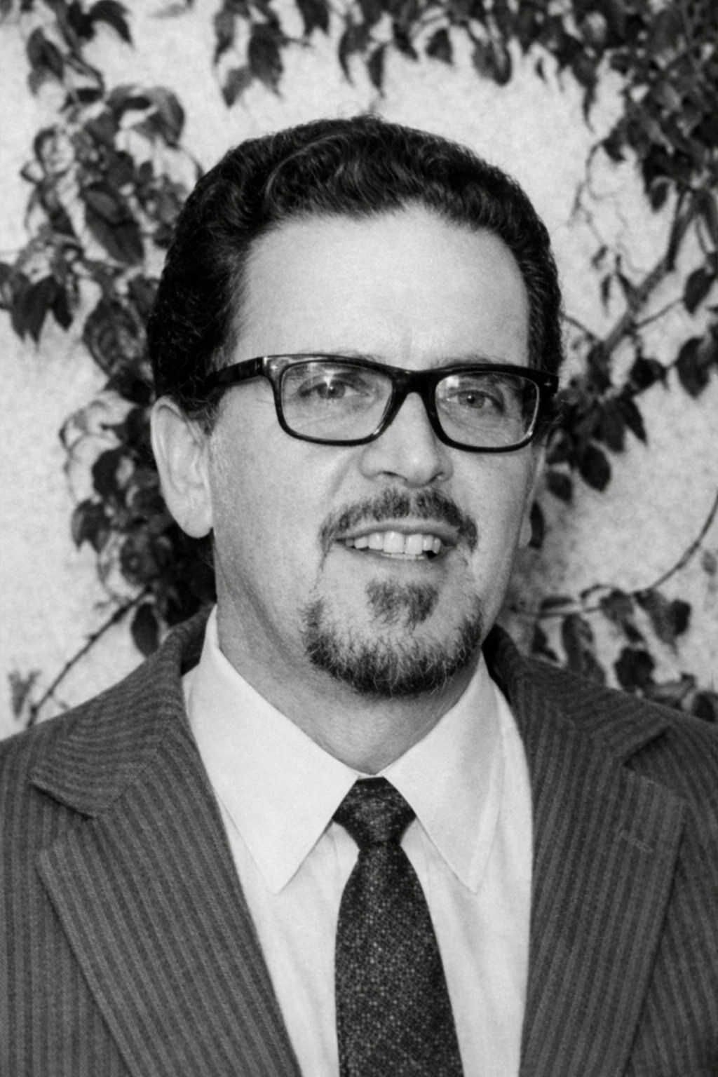 et billede af Rogelio A. González