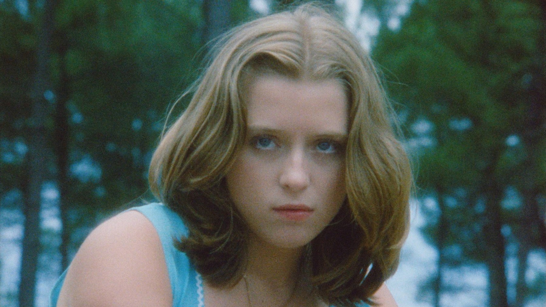 Une vraie jeune fille (1976)