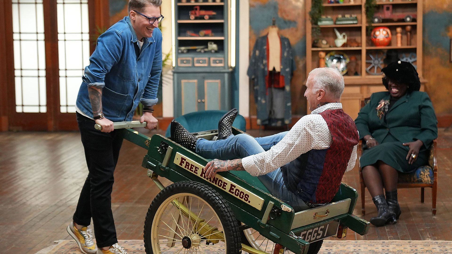 S8E14 · 1950s Market Cart, Volcano Lamp, Antique Meat Scales