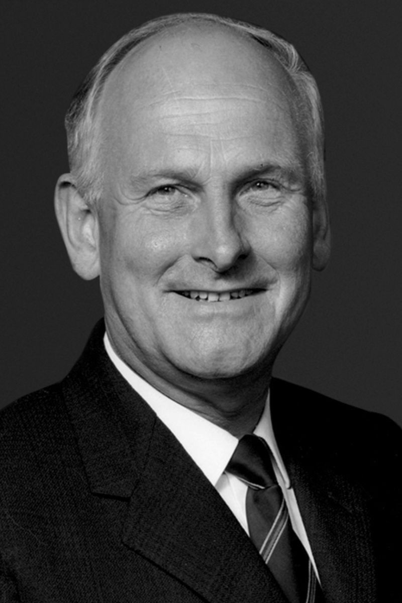 et billede af Edward Craven Walker