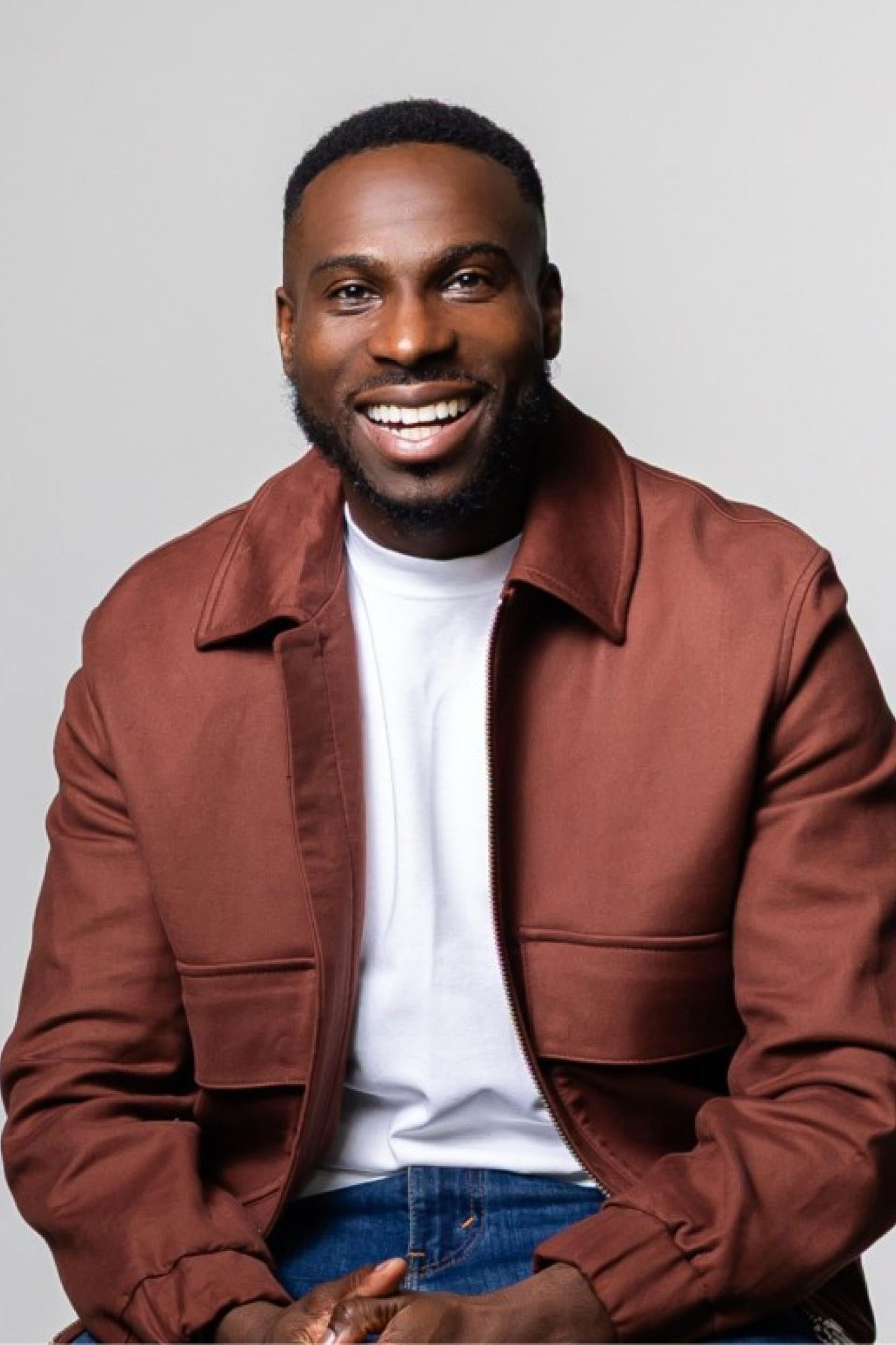 et billede af Segun Akinwoleola