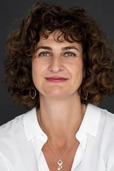 et billede af Pelin Esmer