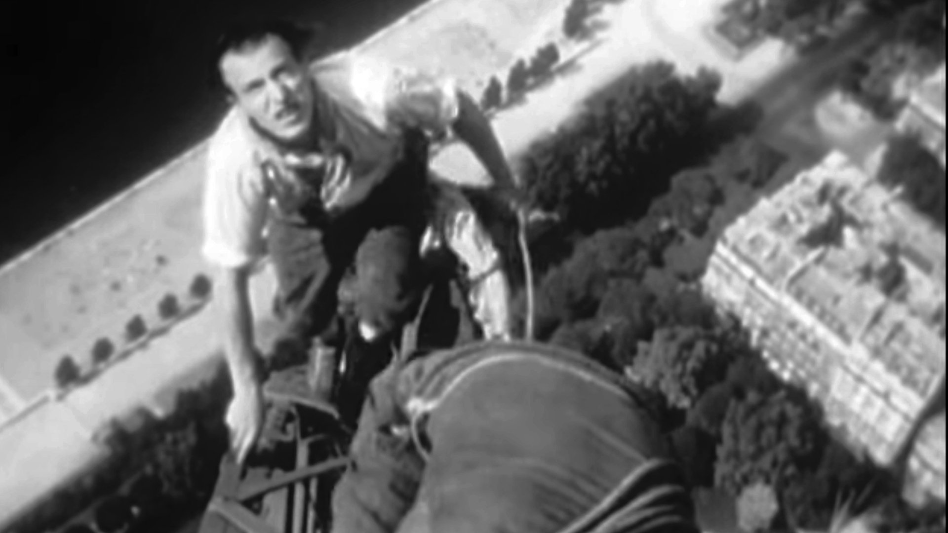 À l'Assaut de la Tour Eiffel (1947)