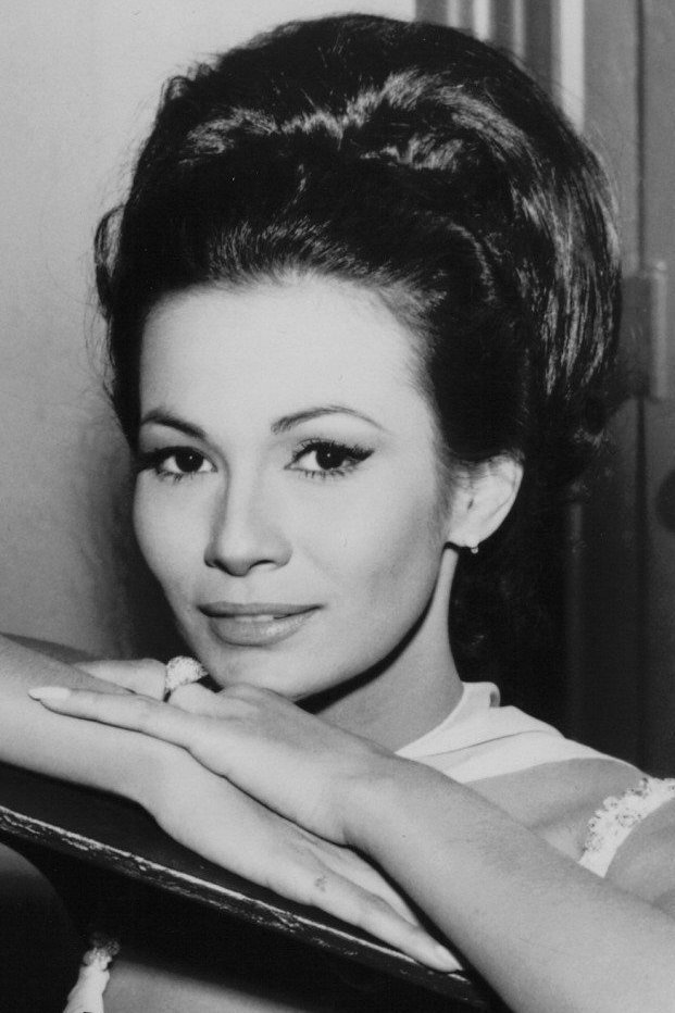 BarBara Luna Profile Images — The Movie Database (TMDB)
