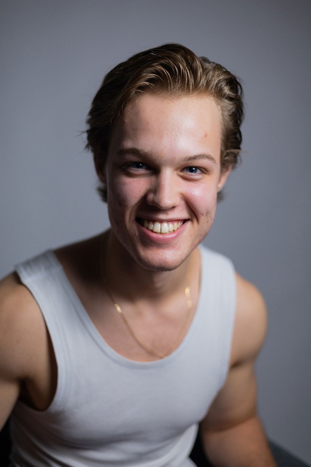 et billede af Oliver Cameron