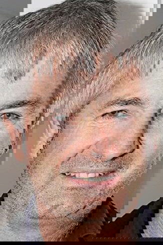 et billede af John Jarratt