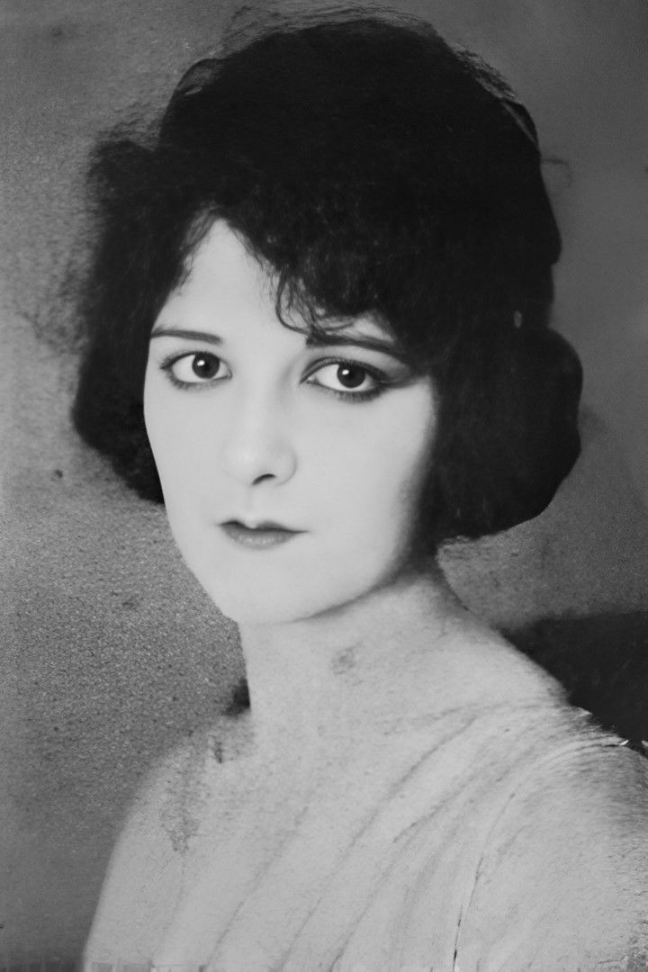 et billede af Vivian Rich