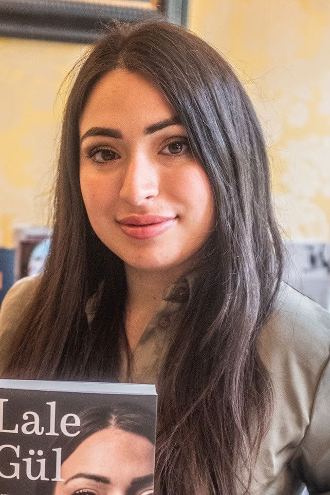 et billede af Lale Gül