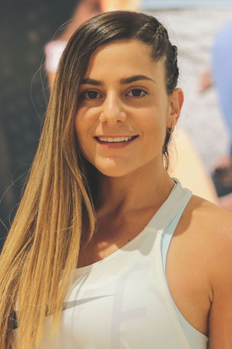 María Elena Oreamuno's picture in the cast