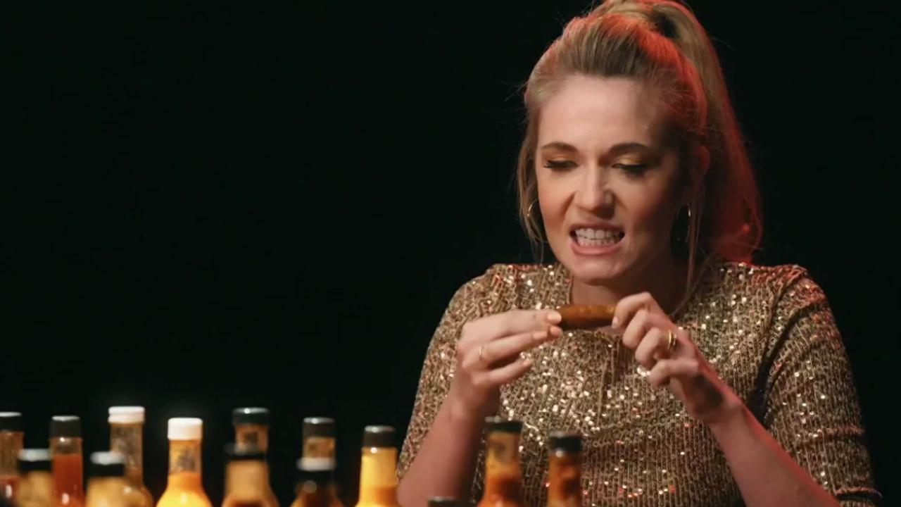 Hot Ones Québec - Rosalie Vaillancourt