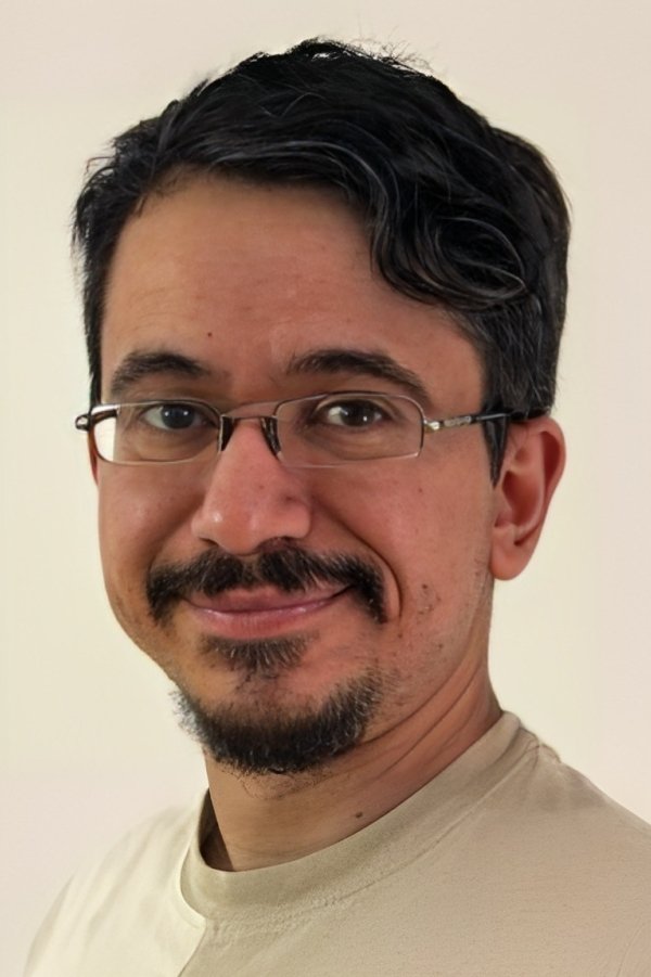 et billede af Yaşar Abravaya