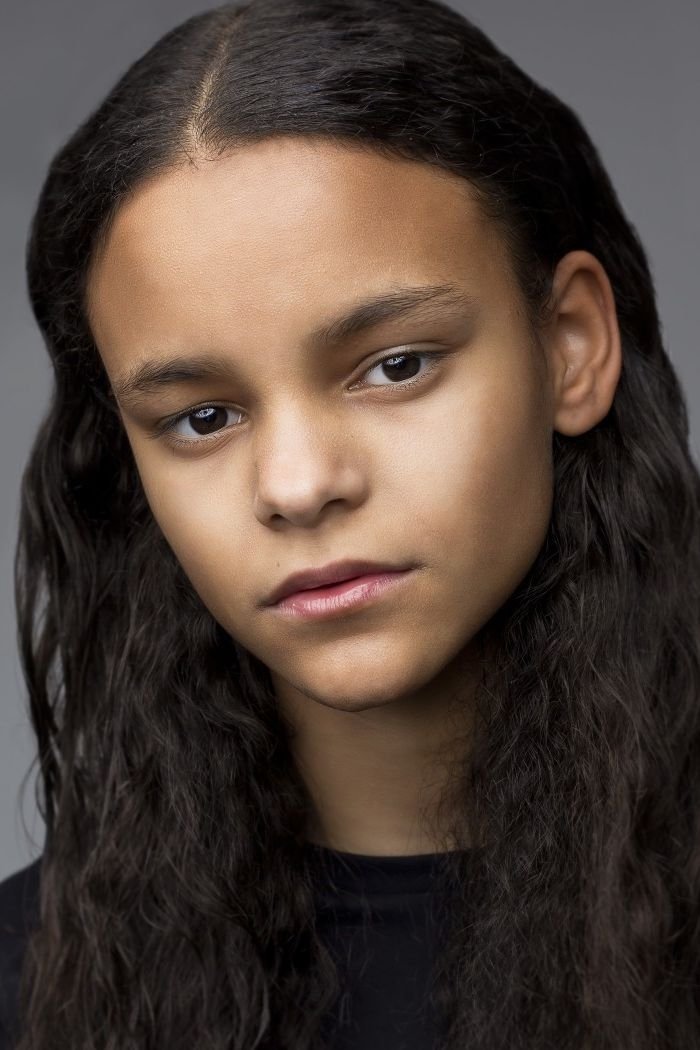 Chloe Lea's picture in the cast