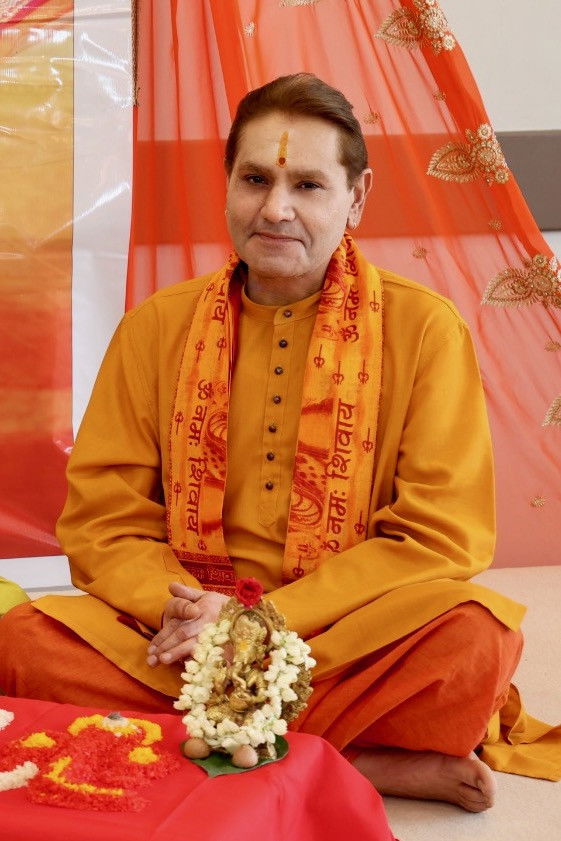 et billede af Dr Raj Pandit Sharma